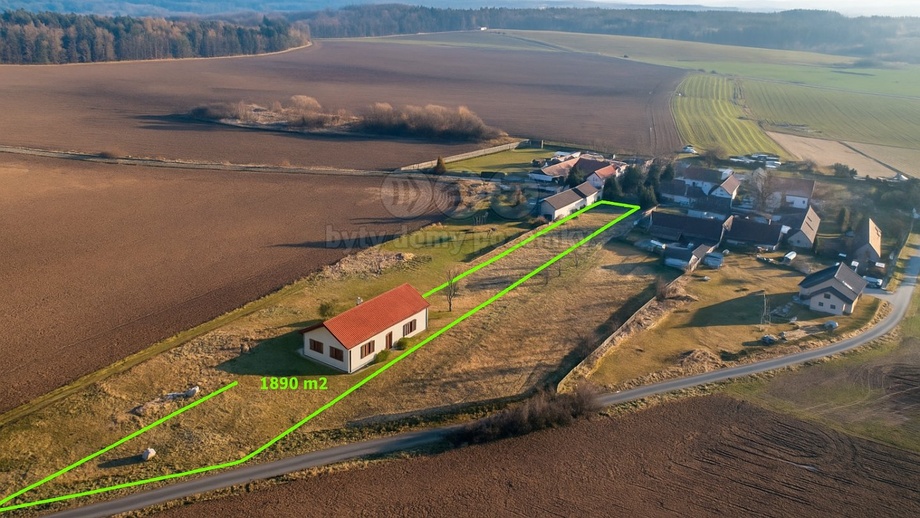 Prodej stavebního pozemku 1 890 m², Kučeř