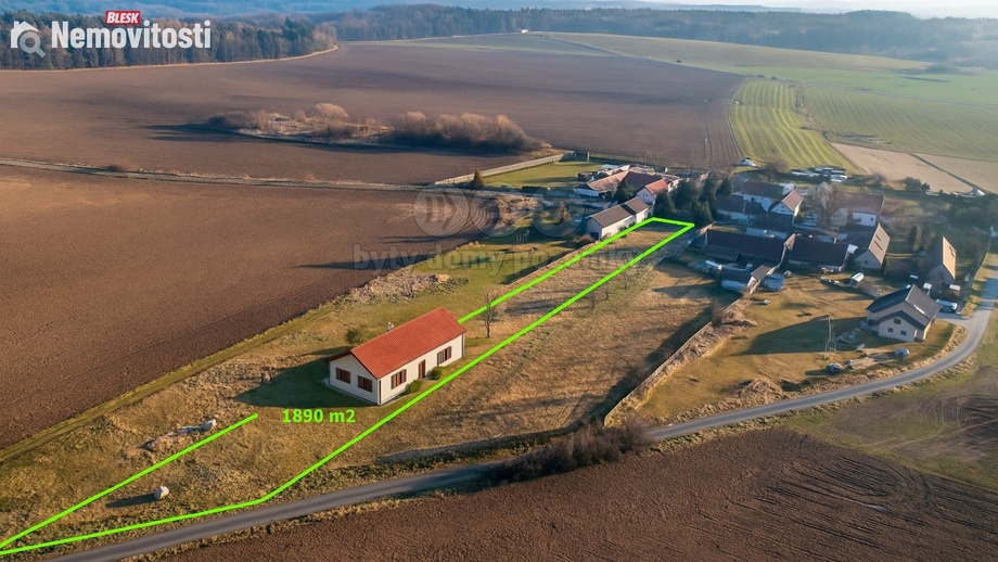 Prodej stavebního pozemku 1 890 m², Kučeř