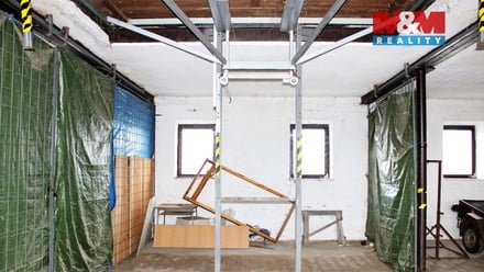 Pronájem skladu 500 m², Ostružno