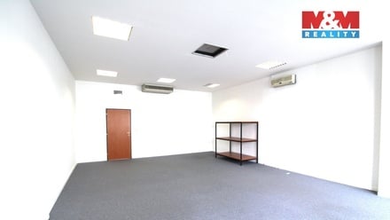 Pronájem kanceláře 695 m², Praha 3