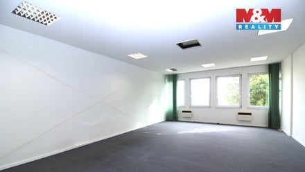 Pronájem kanceláře 695 m², Praha 3