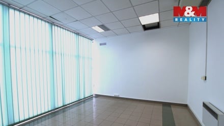 Pronájem kanceláře 695 m², Praha 3