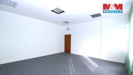 Pronájem kanceláře 695 m², Praha 3