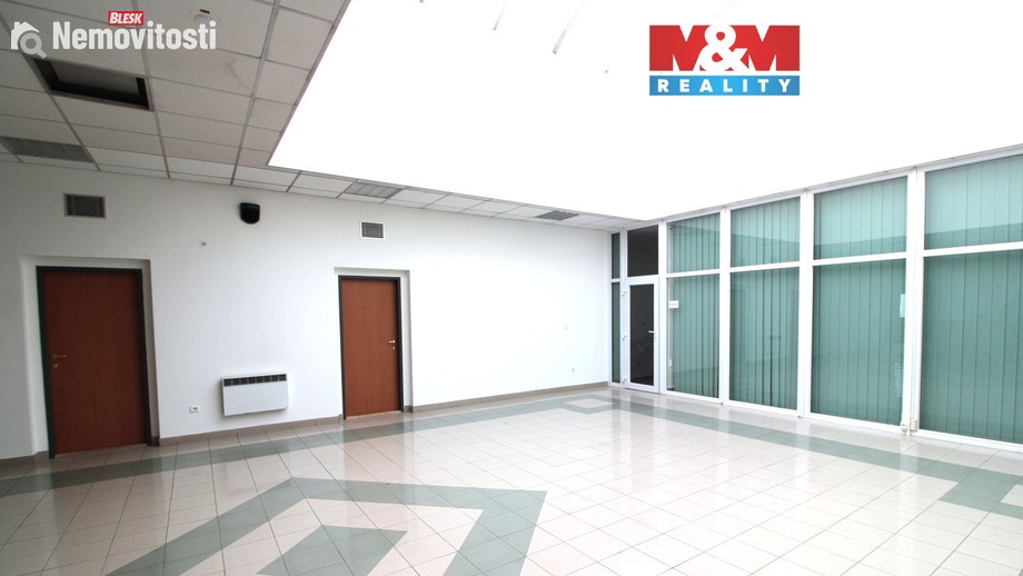 Pronájem kanceláře 695 m², Praha 3