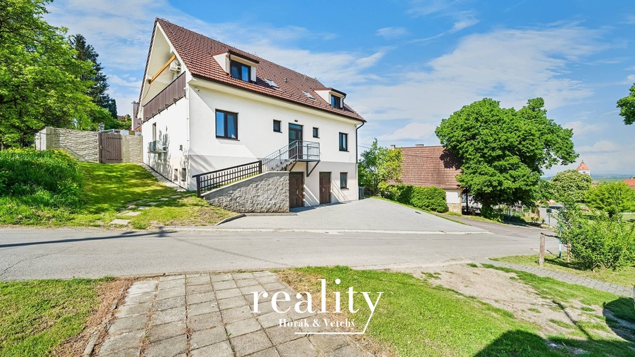 Prodej vícegeneračního domu 205 m², Perná