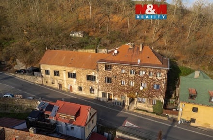 Prodej rodinného domu 980 m², Nižbor