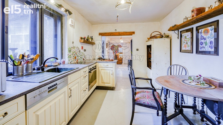 Prodej rodinné domy, 249 m² - Vroutek