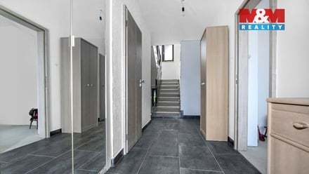 Pronájem rodinného domu 180 m², Tlučná