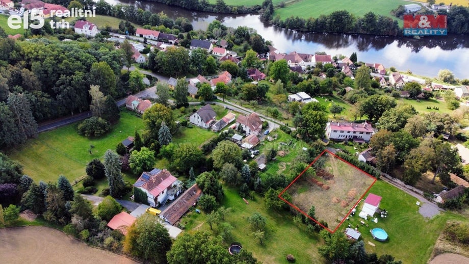 Prodej stavebního pozemku 1 238 m², Lnáře