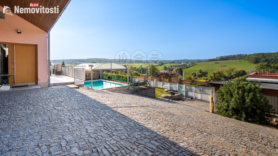 Prodej rodinného domu 192 m², Hosín - Dobřejovice