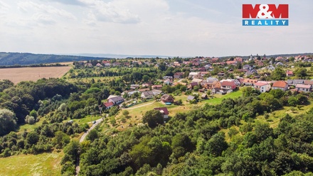 Prodej stavebního pozemku 1 046 m², Lhota