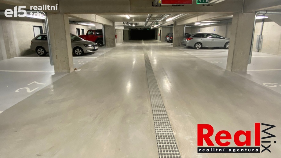 Pronájem garážové stání, 13 m² - Brno - Sadová