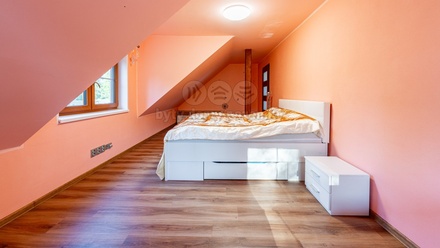 Prodej rodinného domu 288 m², Zbinohy