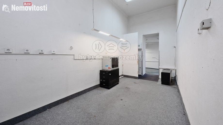 Pronájem skladu 499 m², Louny