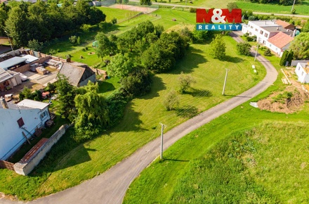 Prodej stavebního pozemku 1 021 m², Uhřice