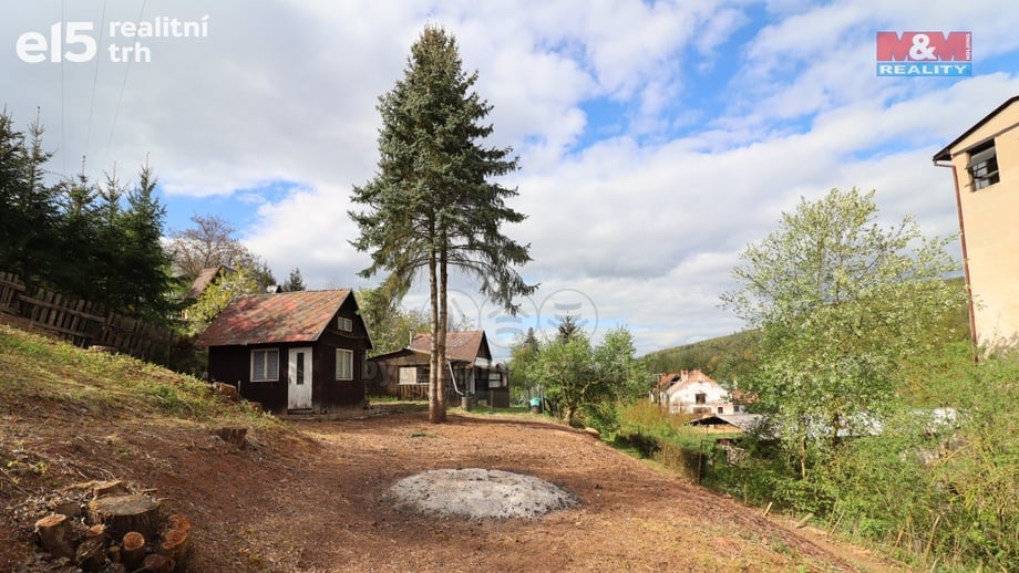 Prodej zahrady 674 m², Pnětluky