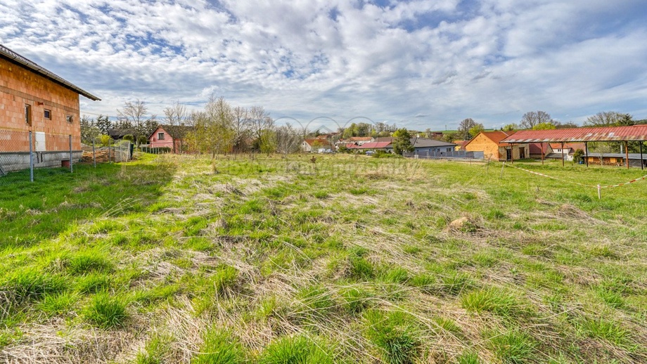 Prodej stavebního pozemku 1 335 m², Lisov