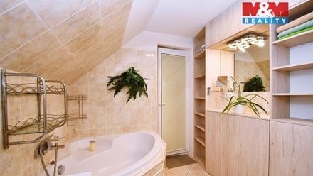 Prodej rodinného domu 200 m², Měšice