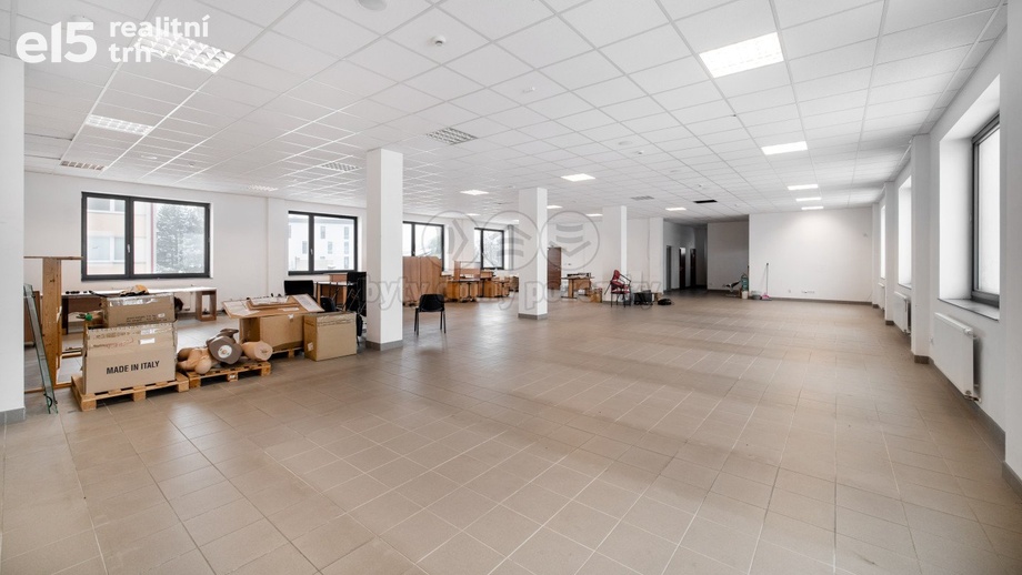 Pronájem obchodní prostory, 1 000 m² - Lanškroun