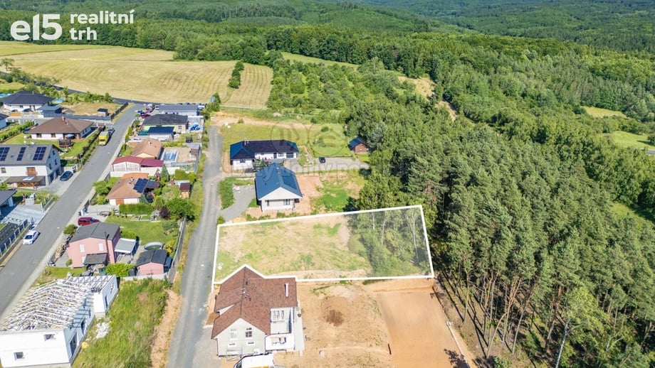 Prodej stavebního pozemku 1 265 m², Lužná