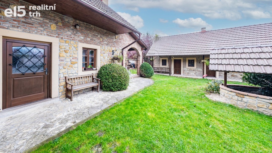 Prodej rodinné domy, 375 m² - Bříství