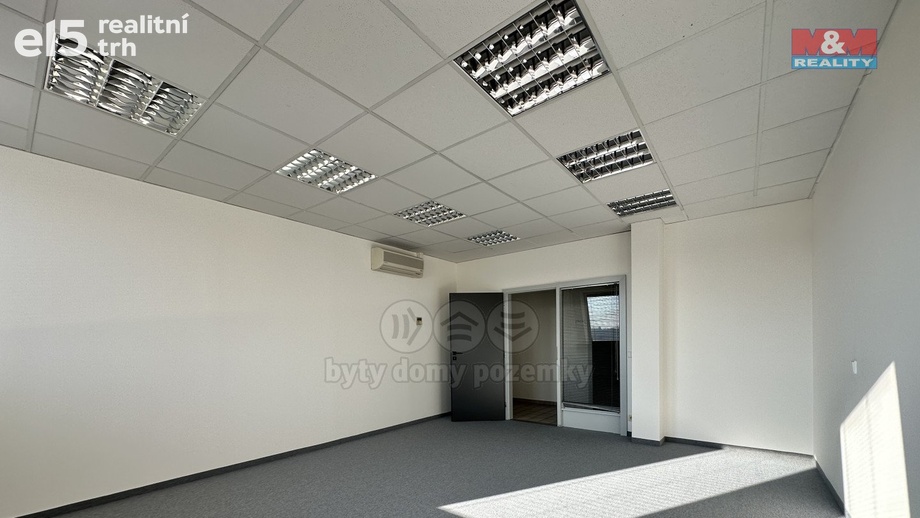 Pronájem kanceláře, 220 m² - Praha