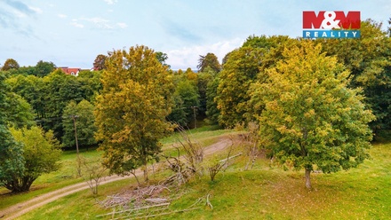 Prodej specifického pozemku 1 899 m², Luby