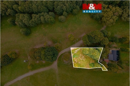 Prodej specifického pozemku 1 899 m², Luby