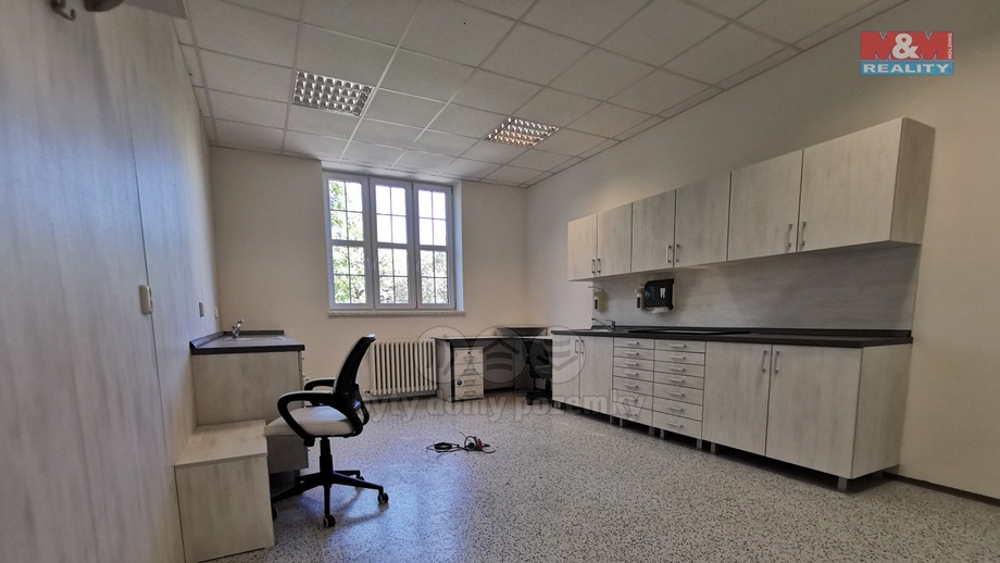 Pronájem obchodního prostoru 156 m², Třinec - Staré Město