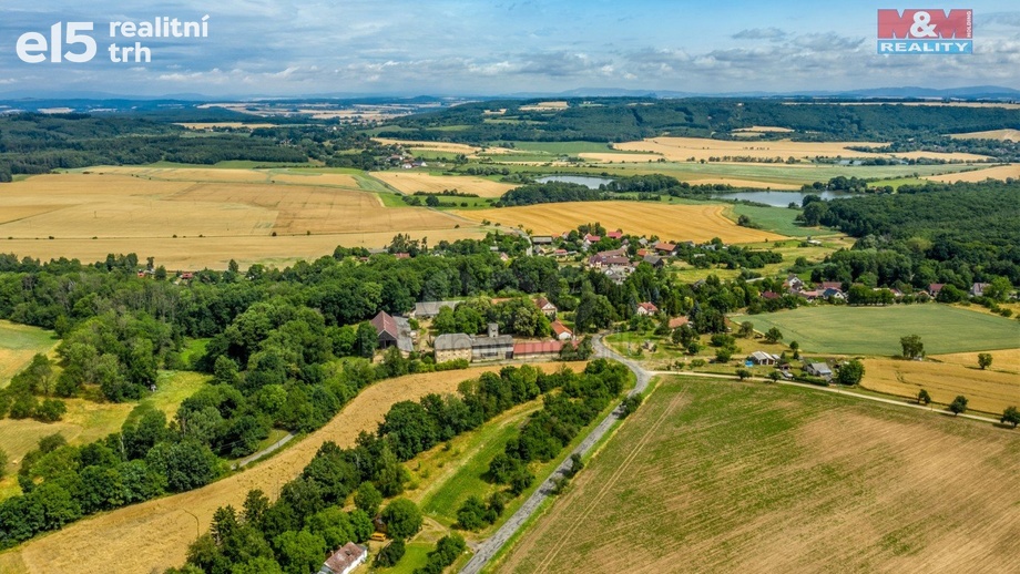 Prodej pozemky pro bydlení, 1 810 m² - Ujkovice