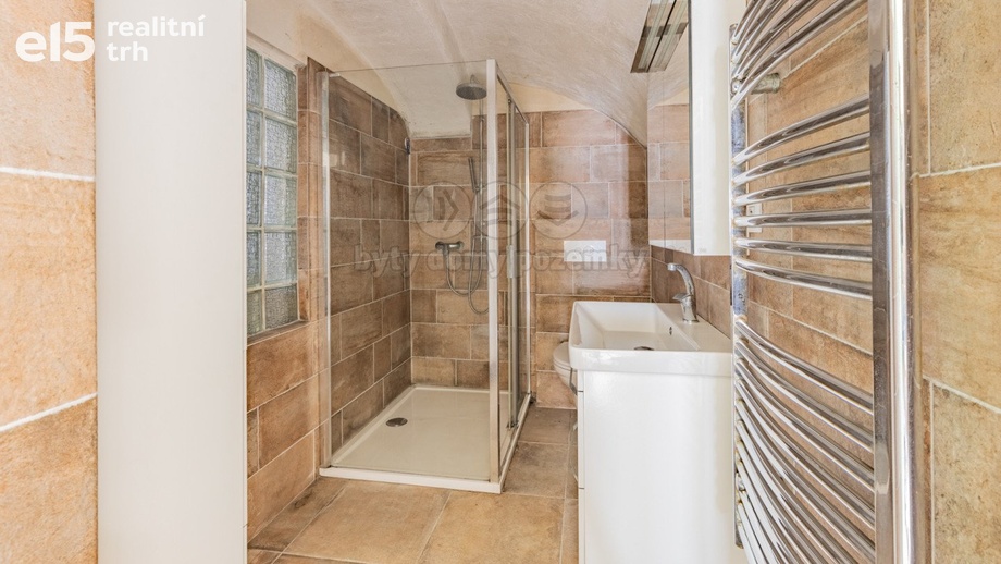 Prodej rodinného domu 180 m², Hrádek