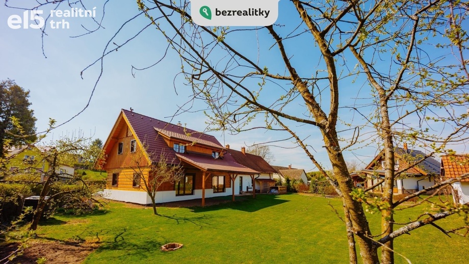 Prodej rodinné domy, 425 m² - Lužany