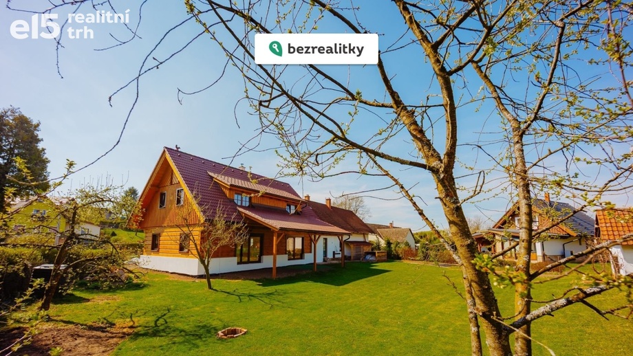 Prodej rodinného domu 425 m², Lužany