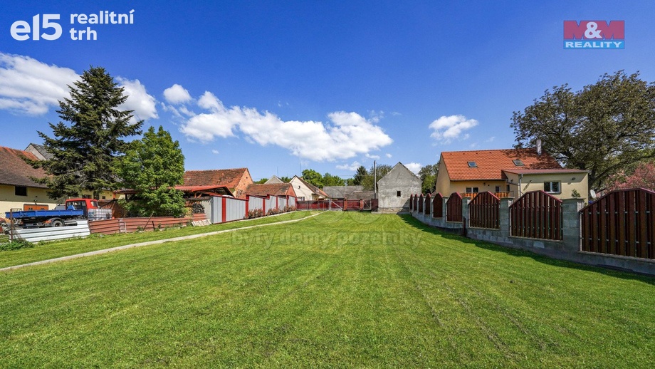 Prodej stavebního pozemku 1 390 m², Řenče