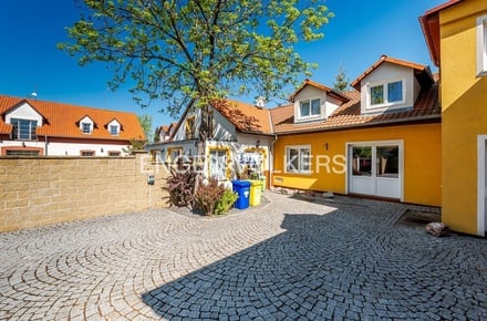 Pronájem kanceláře 63 m², Praha - Řepy