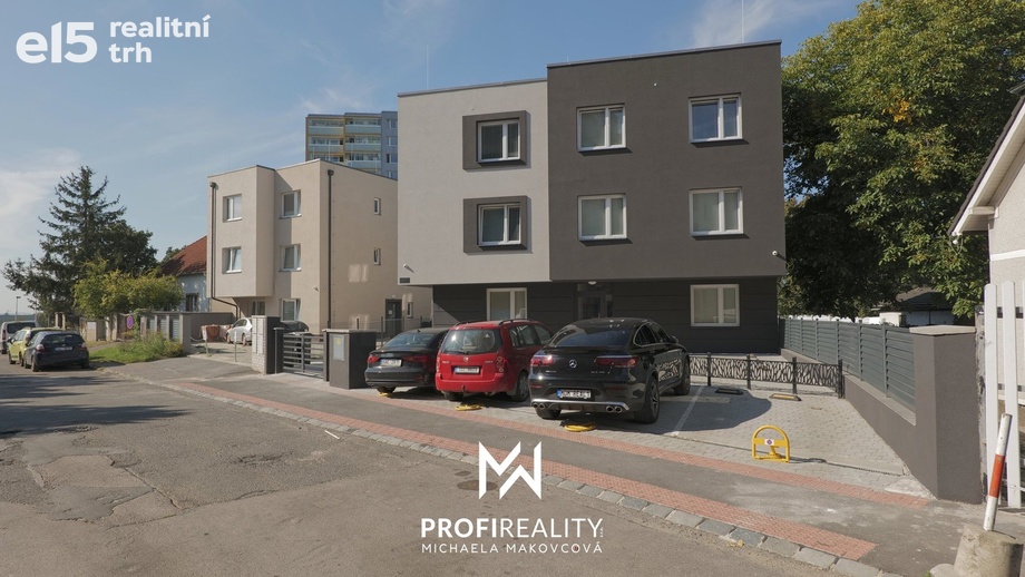 Pronájem garážové stání, 12 m² - Praha - Hloubětín