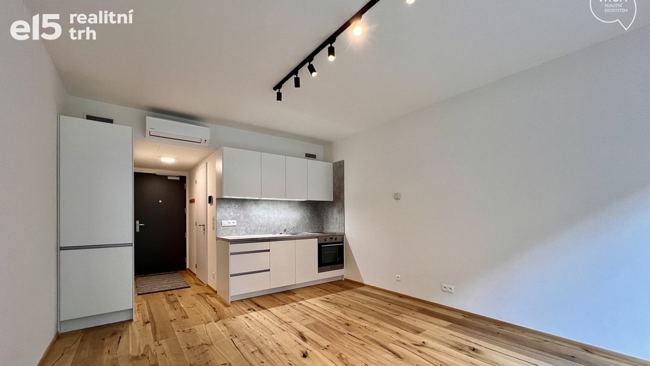 Pronájem byty 1+kk, 28 m² - Praha - Karlín