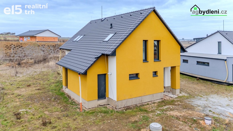 Prodej rodinné domy, 143 m² - Lužany