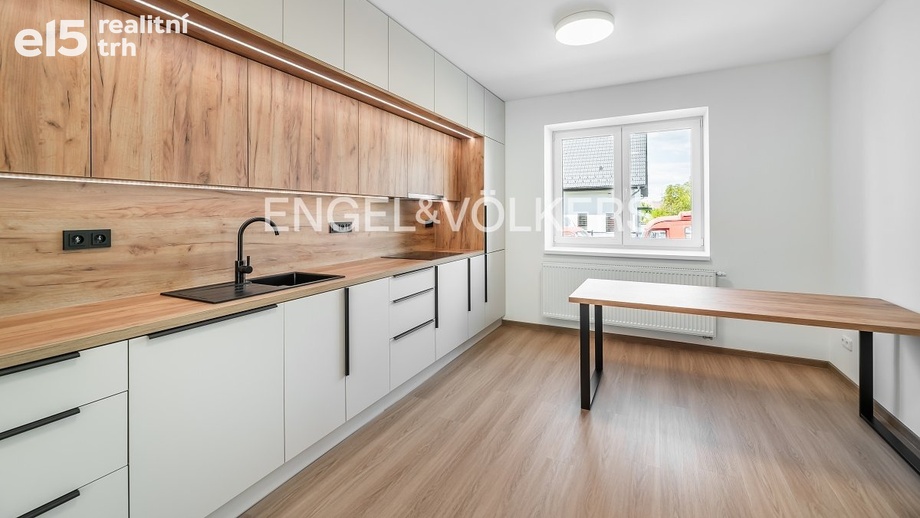 Pronájem rodinné domy, 145 m² - Praha - Čakovice