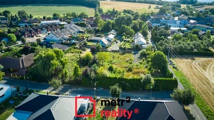 Prodej stavebního pozemku 1 377 m², Tršice - Hostkovice