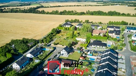 Prodej stavebního pozemku 1 377 m², Tršice - Hostkovice