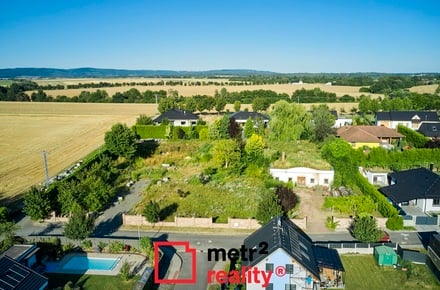 Prodej stavebního pozemku 1 377 m², Tršice - Hostkovice