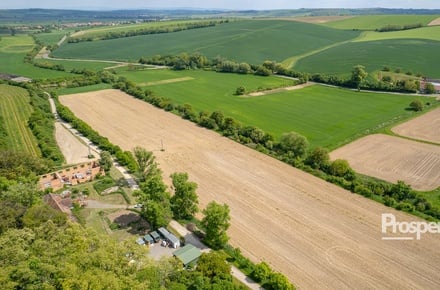 Prodej pole 2 110 m², Morkůvky