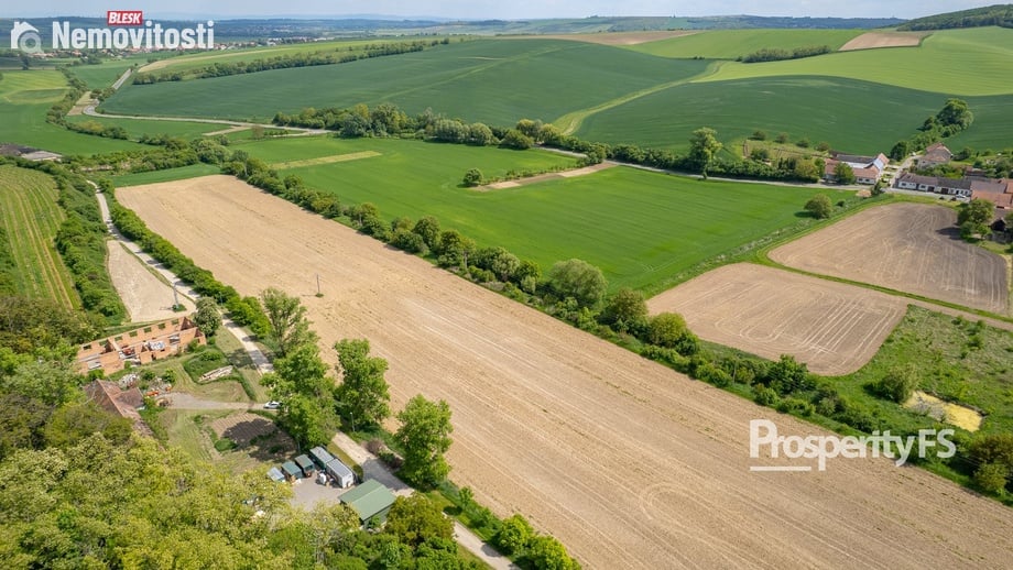 Prodej pole 2 110 m², Morkůvky