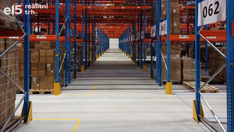 Pronájem skladu 2 500 m², Dobrovíz
