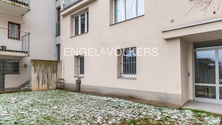 Pronájem kanceláře 46 m², Praha - Břevnov