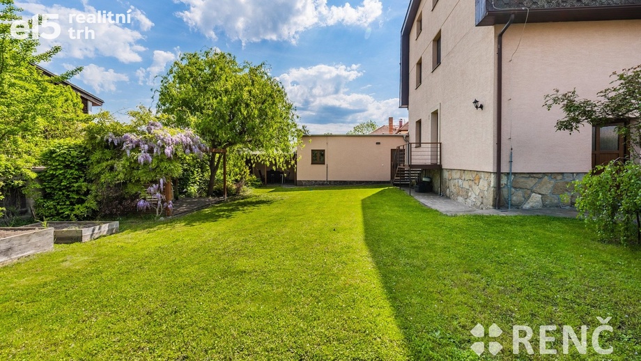 Prodej rodinné domy, 301 m² - Praha - Dolní Počernice