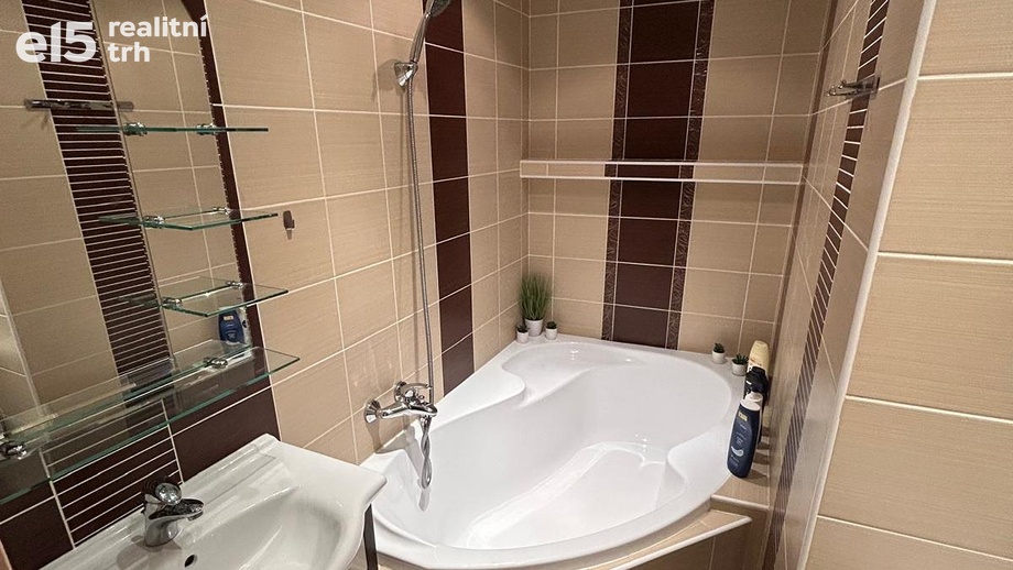 Pronájem byty 2+1, 63 m² - Chomutov