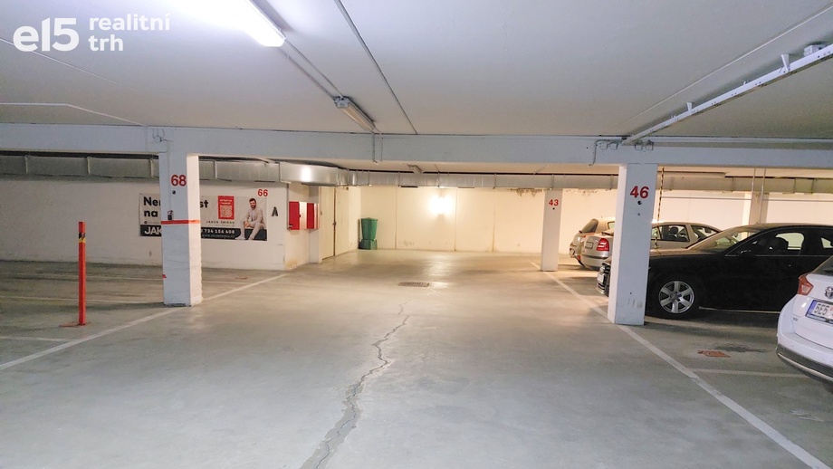 Pronájem garážové stání, 12 m² - Brno - Lesná