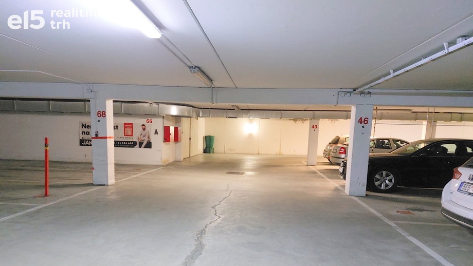 Pronájem garážové stání, 12 m² - Brno - Lesná